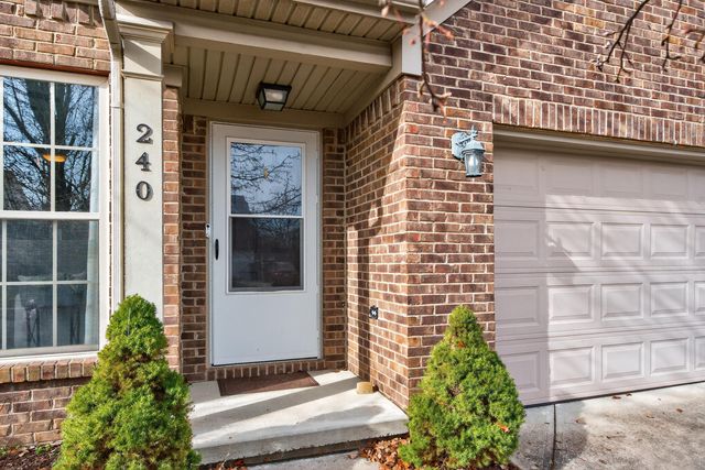 240 Gleneagles Way, Versailles, KY 40383