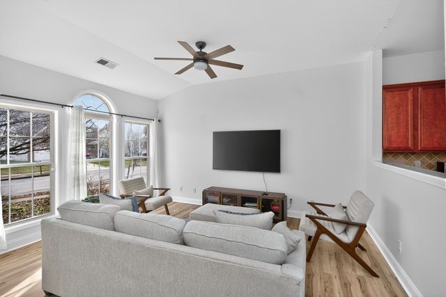 240 Gleneagles Way, Versailles, KY 40383