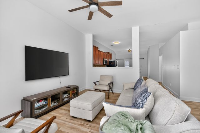 240 Gleneagles Way, Versailles, KY 40383