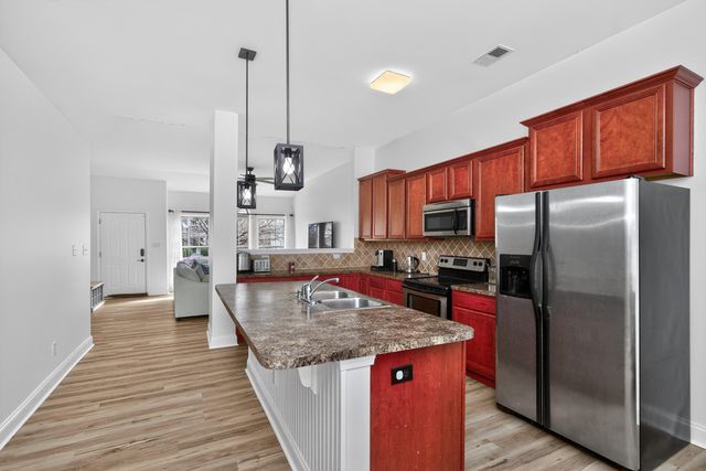 240 Gleneagles Way, Versailles, KY 40383