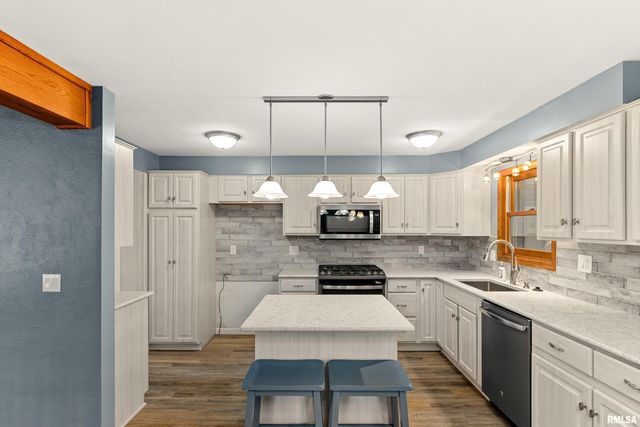 101 ELM Street, Morton, IL 61550