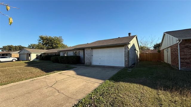 5620 Pearce Street, The Colony, TX 75056