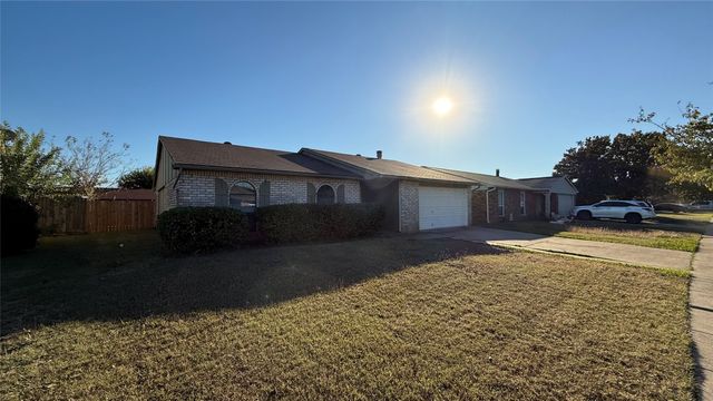 5620 Pearce Street, The Colony, TX 75056