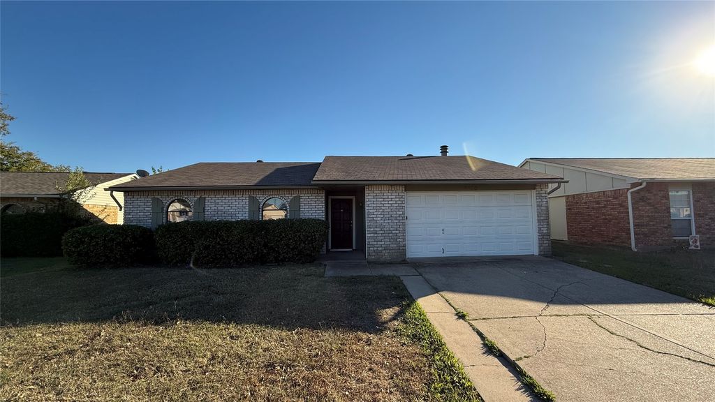5620 Pearce Street, The Colony, TX 75056