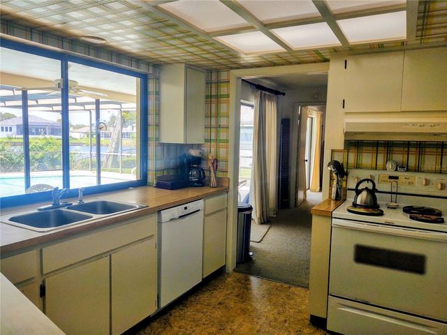 619 RIVIERA BAY DRIVE NE, St Petersburg, FL 33702