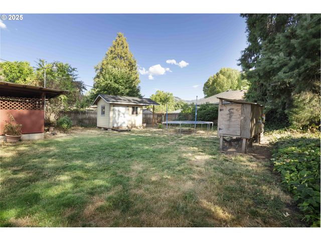 811 Ne Clyde Pl Ne 116 C, Grants Pass, OR 97526