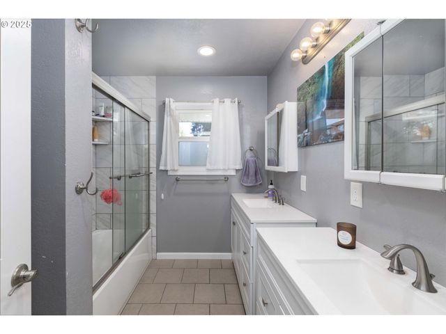 811 Ne Clyde Pl Ne 116 C, Grants Pass, OR 97526