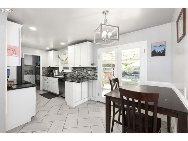 811 Ne Clyde Pl Ne 116 C, Grants Pass, OR 97526