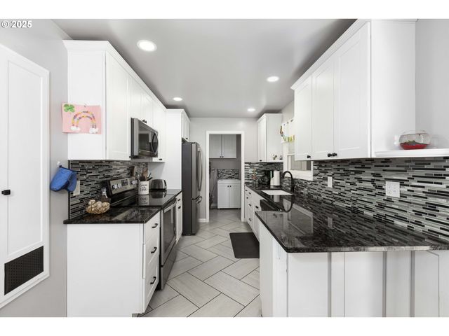 811 Ne Clyde Pl Ne 116 C, Grants Pass, OR 97526