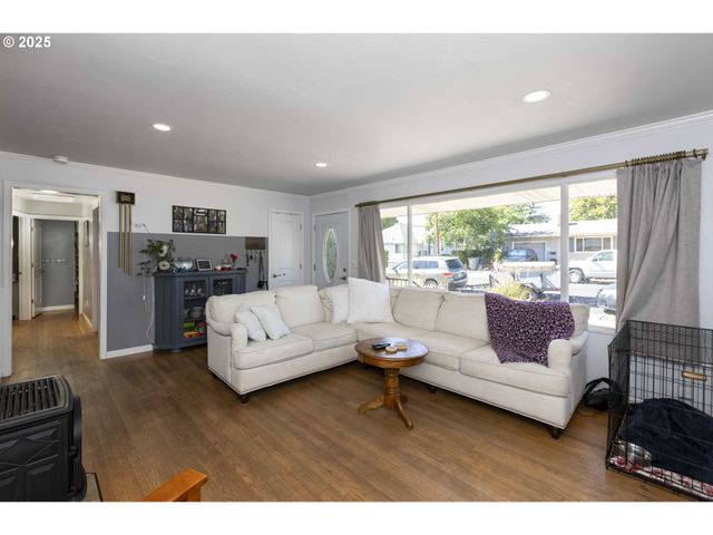 811 Ne Clyde Pl Ne 116 C, Grants Pass, OR 97526