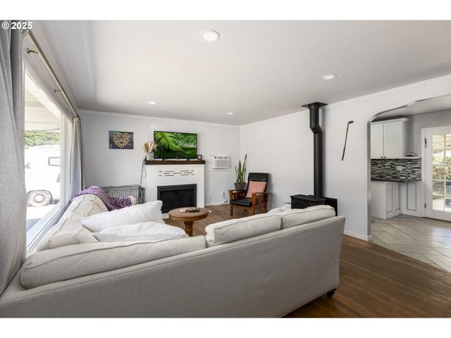 811 Ne Clyde Pl Ne 116 C, Grants Pass, OR 97526