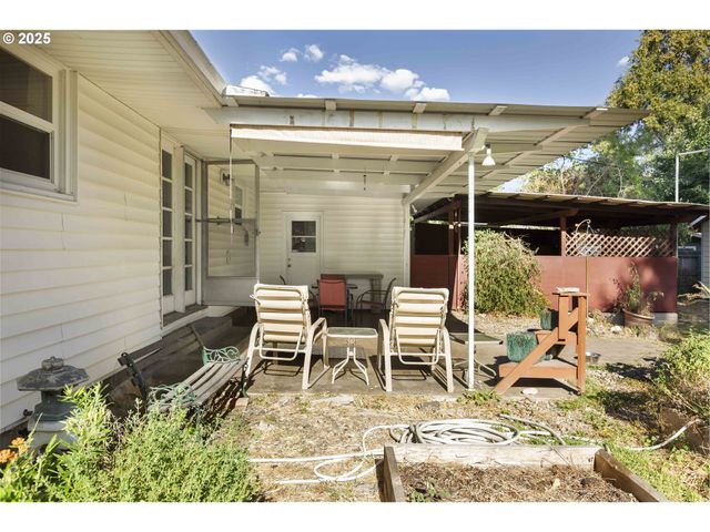 811 Ne Clyde Pl Ne 116 C, Grants Pass, OR 97526