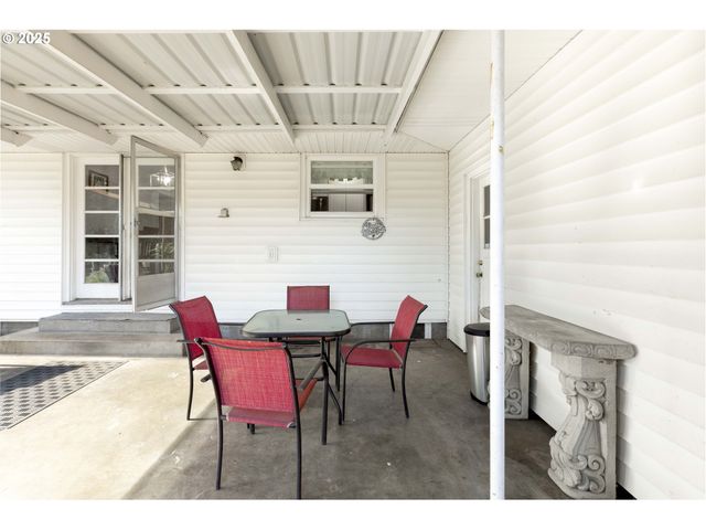 811 Ne Clyde Pl Ne 116 C, Grants Pass, OR 97526