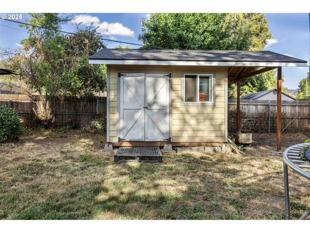 811 Ne Clyde Pl Ne 116 C, Grants Pass, OR 97526