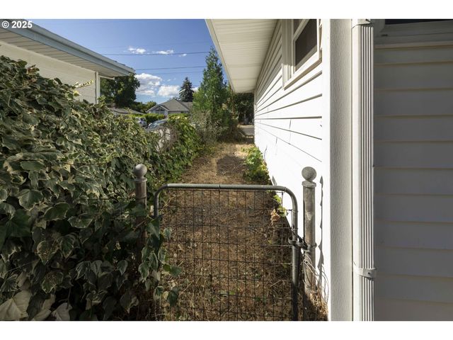 811 Ne Clyde Pl Ne 116 C, Grants Pass, OR 97526