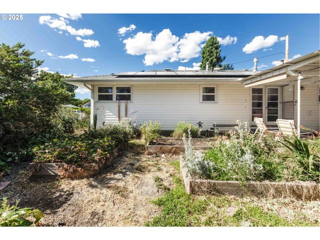 811 Ne Clyde Pl Ne 116 C, Grants Pass, OR 97526