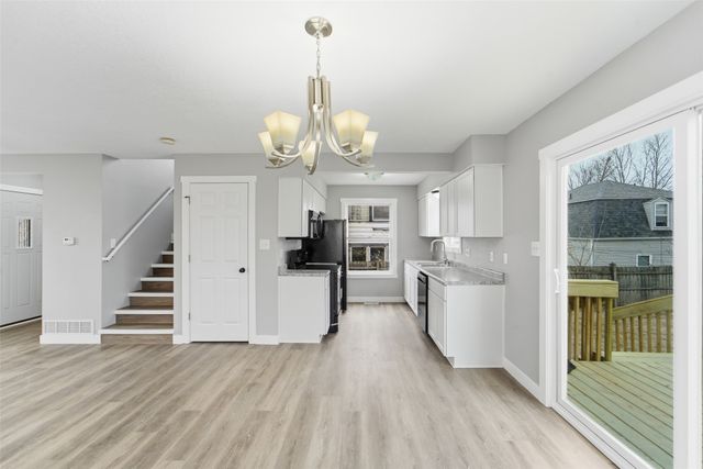 917 E 12th Street, Des Moines, IA 50316