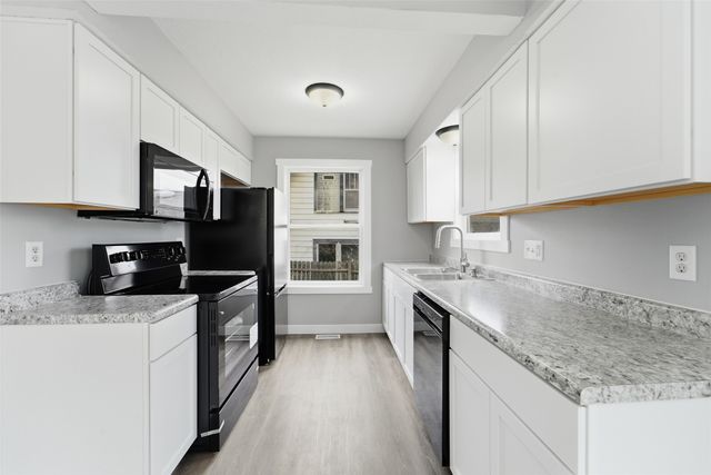 917 E 12th Street, Des Moines, IA 50316