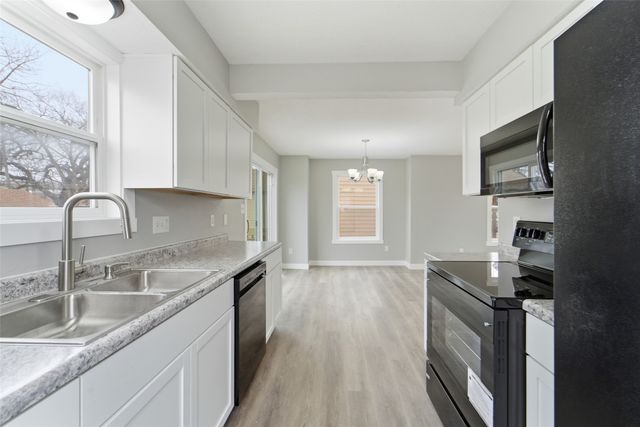 917 E 12th Street, Des Moines, IA 50316