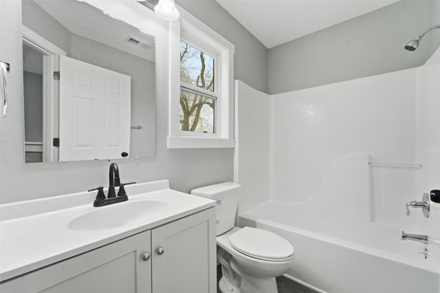 917 E 12th Street, Des Moines, IA 50316