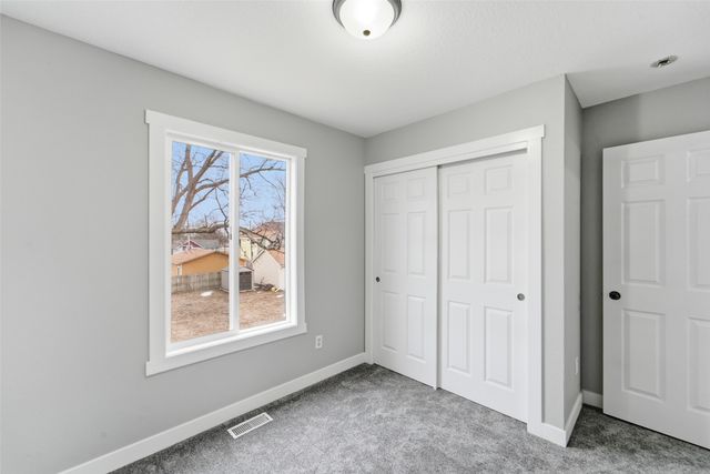 917 E 12th Street, Des Moines, IA 50316