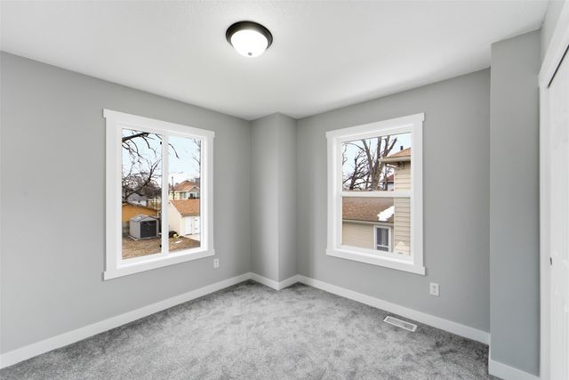 917 E 12th Street, Des Moines, IA 50316