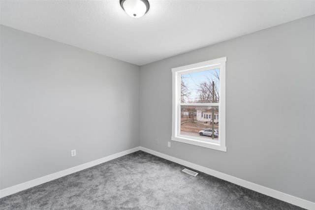 917 E 12th Street, Des Moines, IA 50316