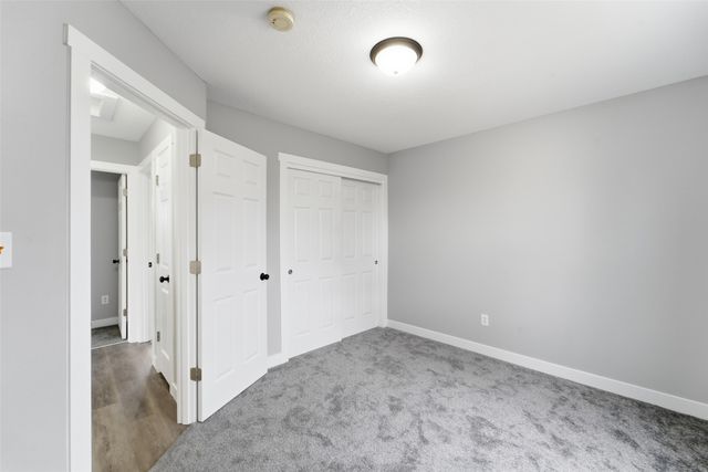 917 E 12th Street, Des Moines, IA 50316