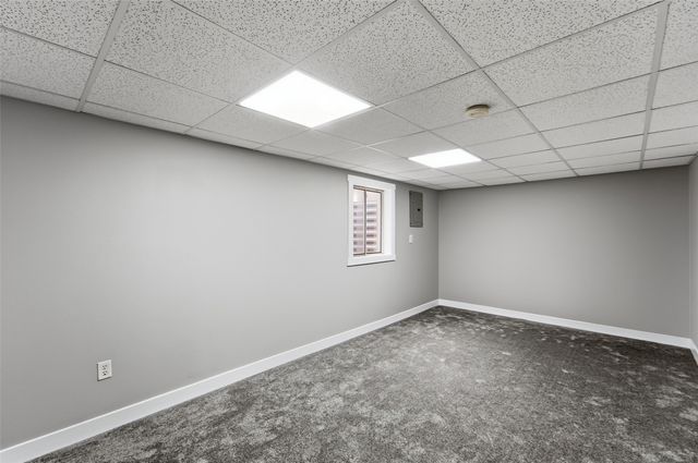 917 E 12th Street, Des Moines, IA 50316