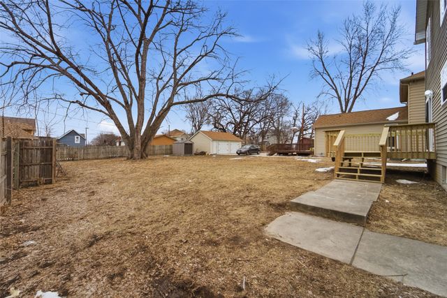 917 E 12th Street, Des Moines, IA 50316