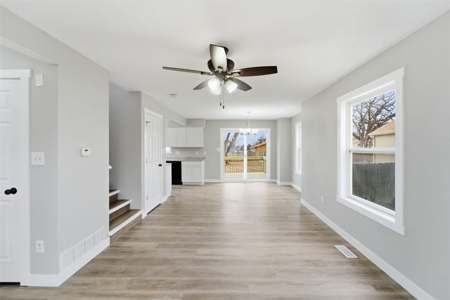 917 E 12th Street, Des Moines, IA 50316