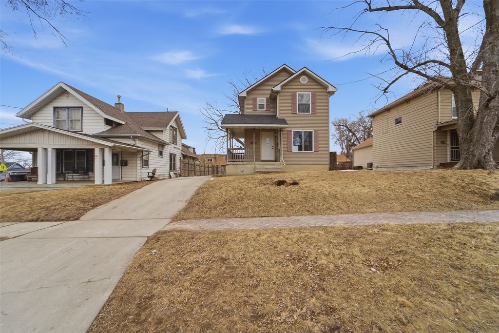 917 E 12th Street, Des Moines, IA 50316