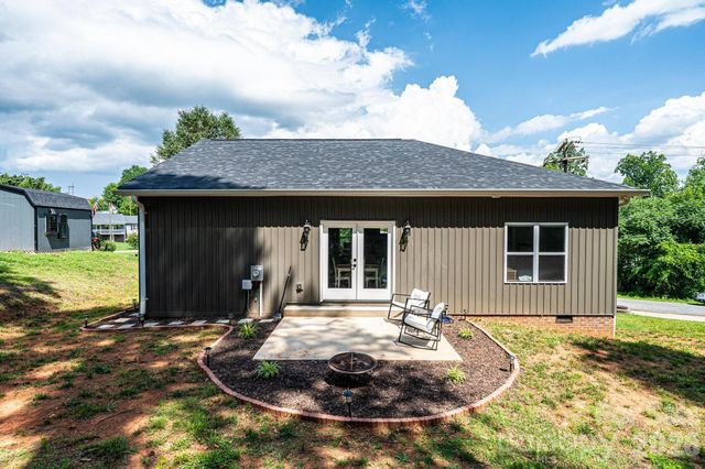 29 Central Avenue, Granite Falls, NC 28630