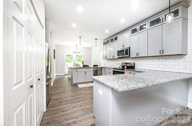 29 Central Avenue, Granite Falls, NC 28630