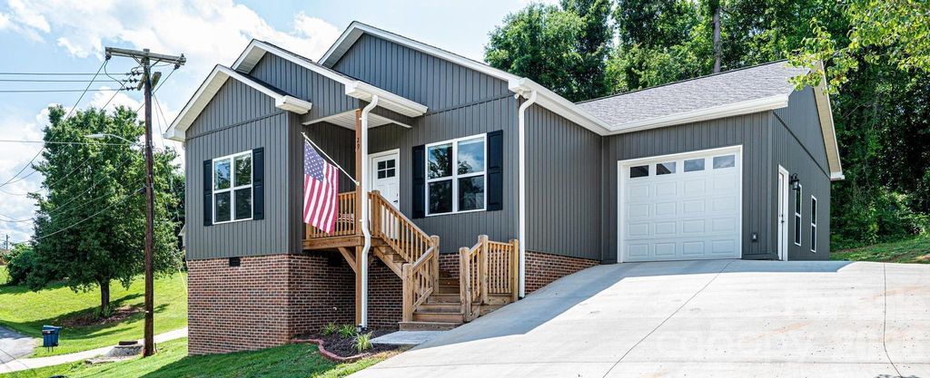 29 Central Avenue, Granite Falls, NC 28630