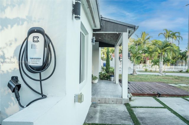 2403 Rodman St, Hollywood, FL 33020