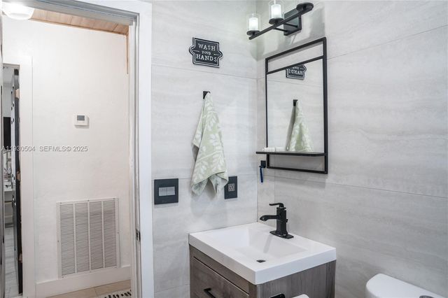 2403 Rodman St, Hollywood, FL 33020