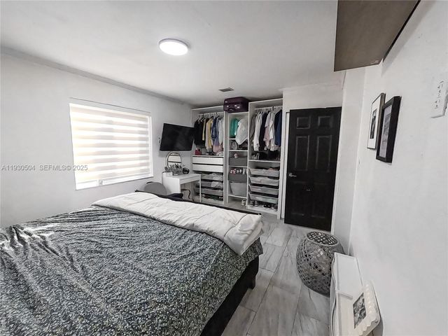 2403 Rodman St, Hollywood, FL 33020