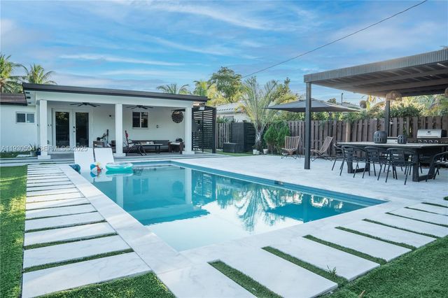 2403 Rodman St, Hollywood, FL 33020