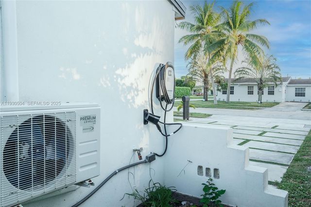 2403 Rodman St, Hollywood, FL 33020