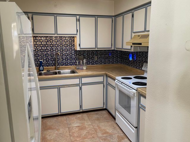 6040 Namath Avenue NW, Albuquerque, NM 87120