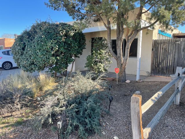 6040 Namath Avenue NW, Albuquerque, NM 87120