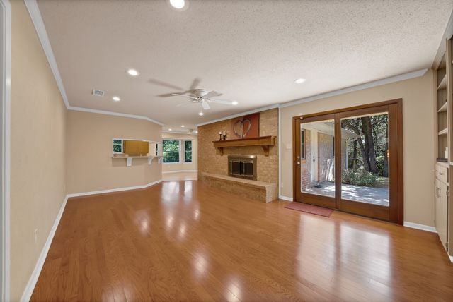 451 Cooks Lane, Fort Worth, TX 76120