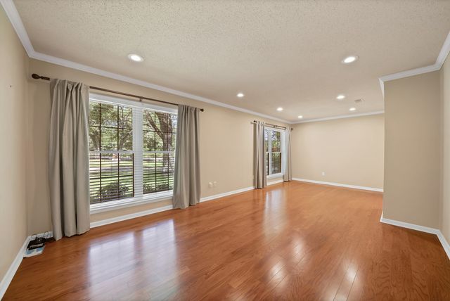 451 Cooks Lane, Fort Worth, TX 76120