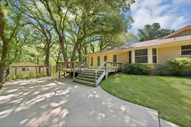 451 Cooks Lane, Fort Worth, TX 76120
