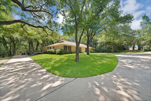 451 Cooks Lane, Fort Worth, TX 76120