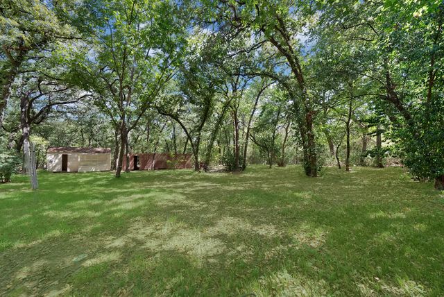 451 Cooks Lane, Fort Worth, TX 76120