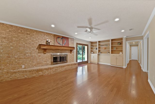 451 Cooks Lane, Fort Worth, TX 76120