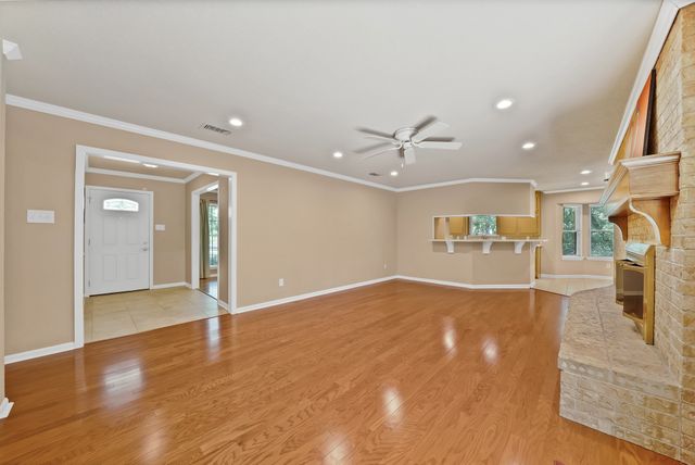 451 Cooks Lane, Fort Worth, TX 76120