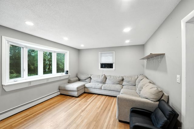 24 Gifford Lane, Bozrah, CT 06334